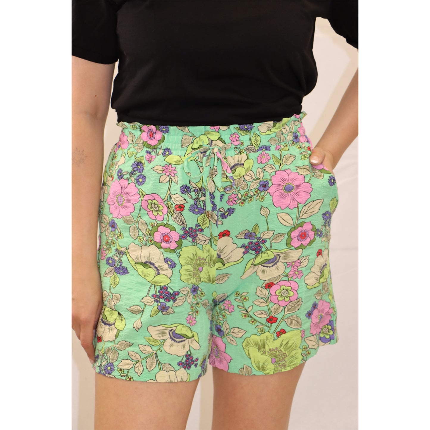 Bunte Blumen-Shorts